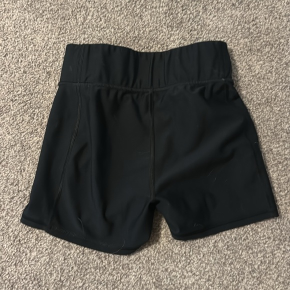 Small black under armour compression shorts - Picture 2 of 4
